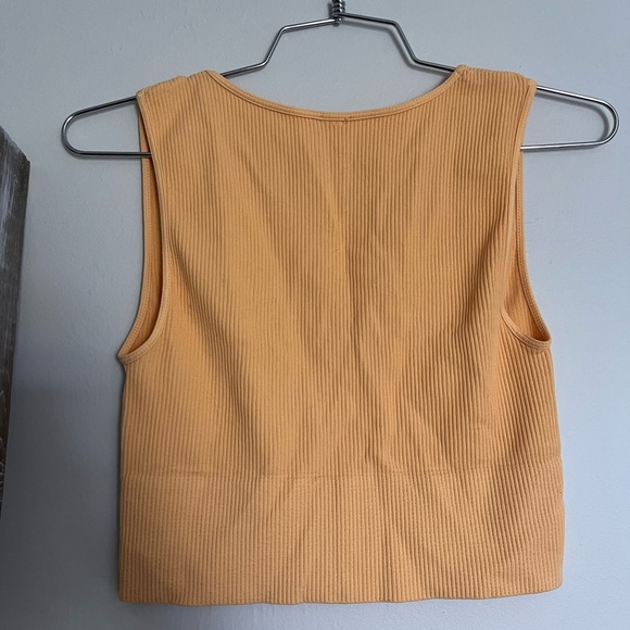 Seamless Tank - Picture 2 of 4